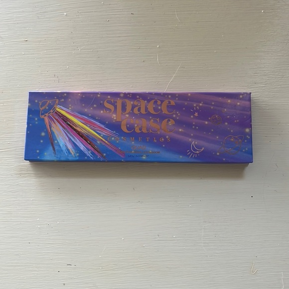 Space case cosmetics eye shadow palette 🎨 - Picture 1 of 3